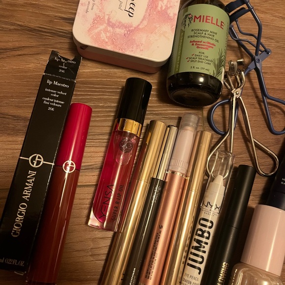 Random Beauty Bundle - Picture 6 of 7